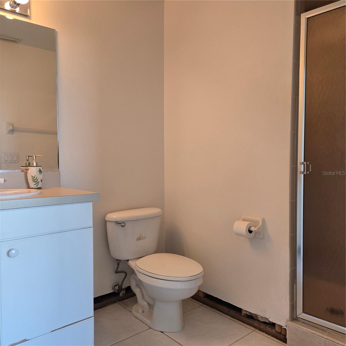 Image 27 of 46 For 4410 Warren Avenue 507