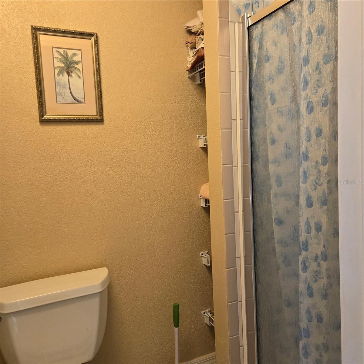 Image 28 of 46 For 4410 Warren Avenue 507