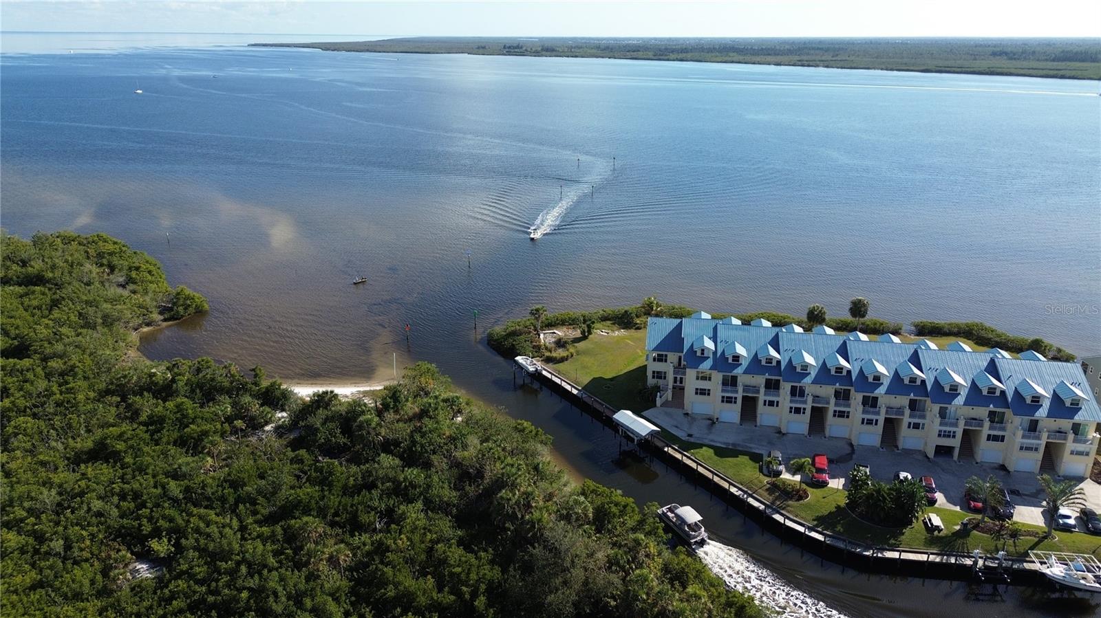 Image 8 of 46 For 4410 Warren Avenue 507