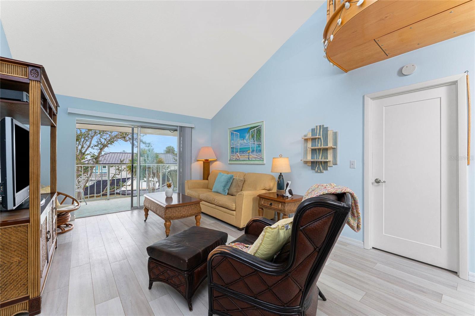 Image 14 of 64 For 5031 Beach Road 222