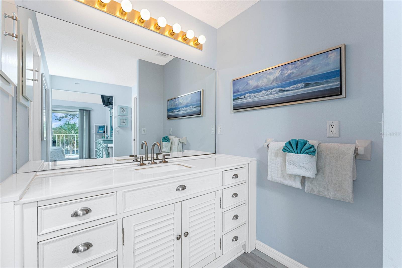 Image 21 of 64 For 5031 Beach Road 222