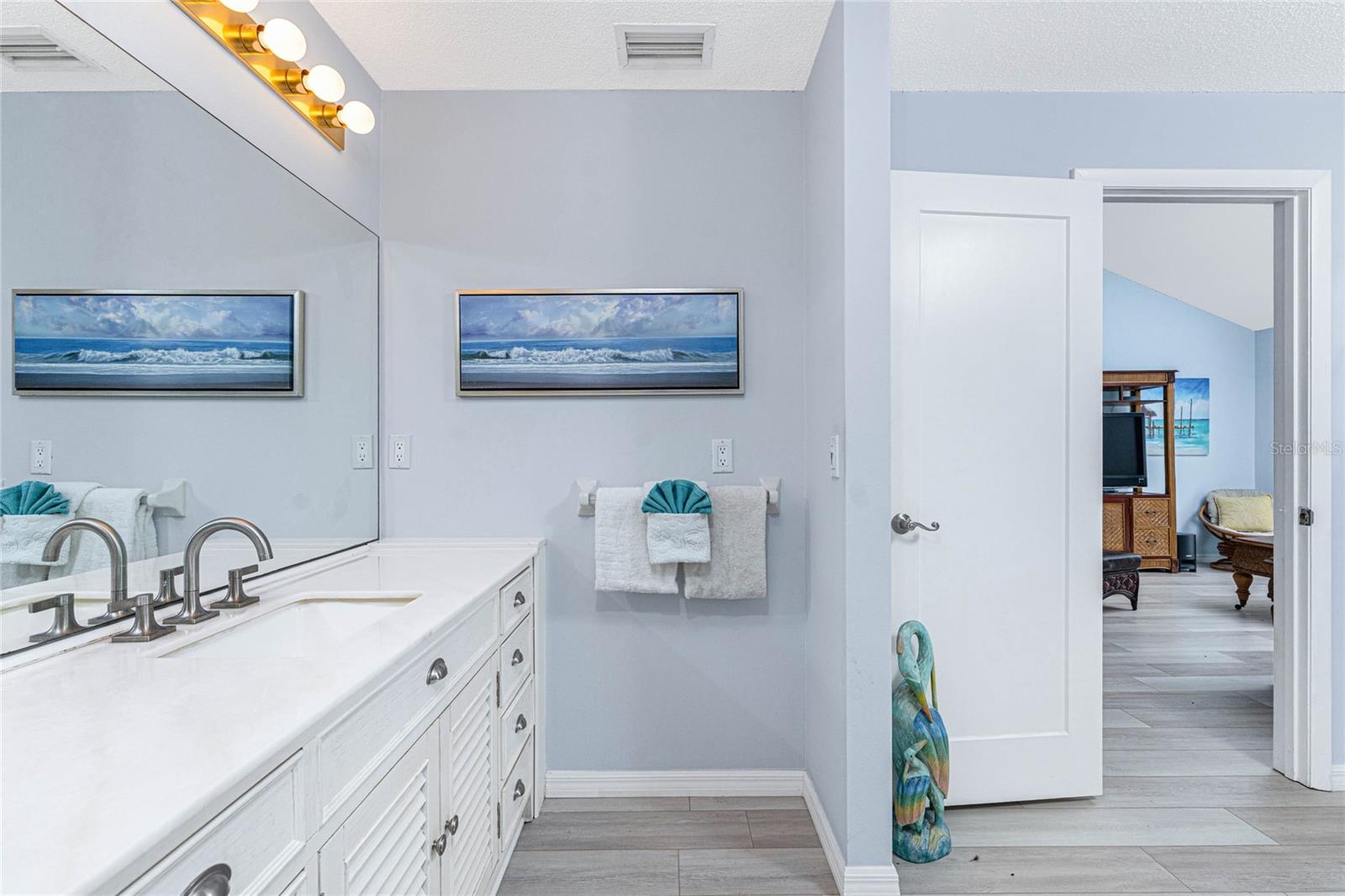 Image 22 of 64 For 5031 Beach Road 222