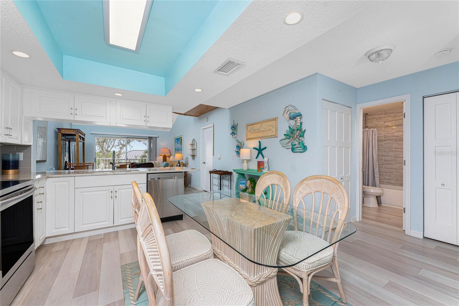 Image 7 of 64 For 5031 Beach Road 222