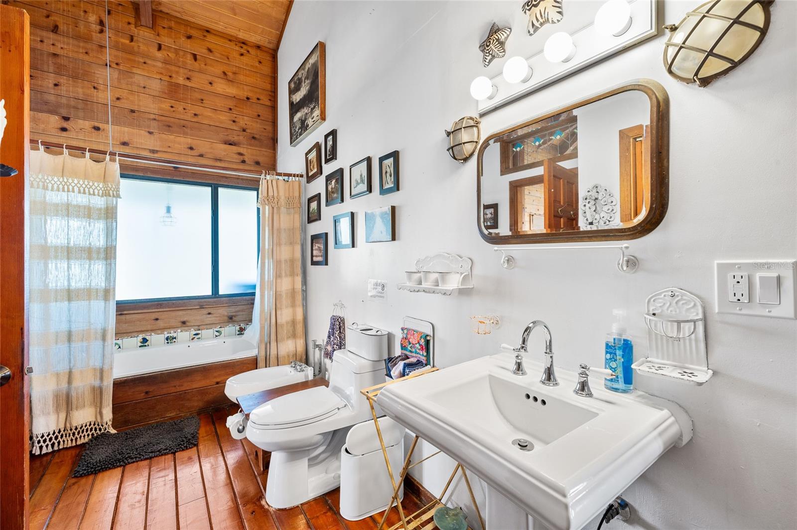 Image 33 of 57 For 8814 Grand Avenue