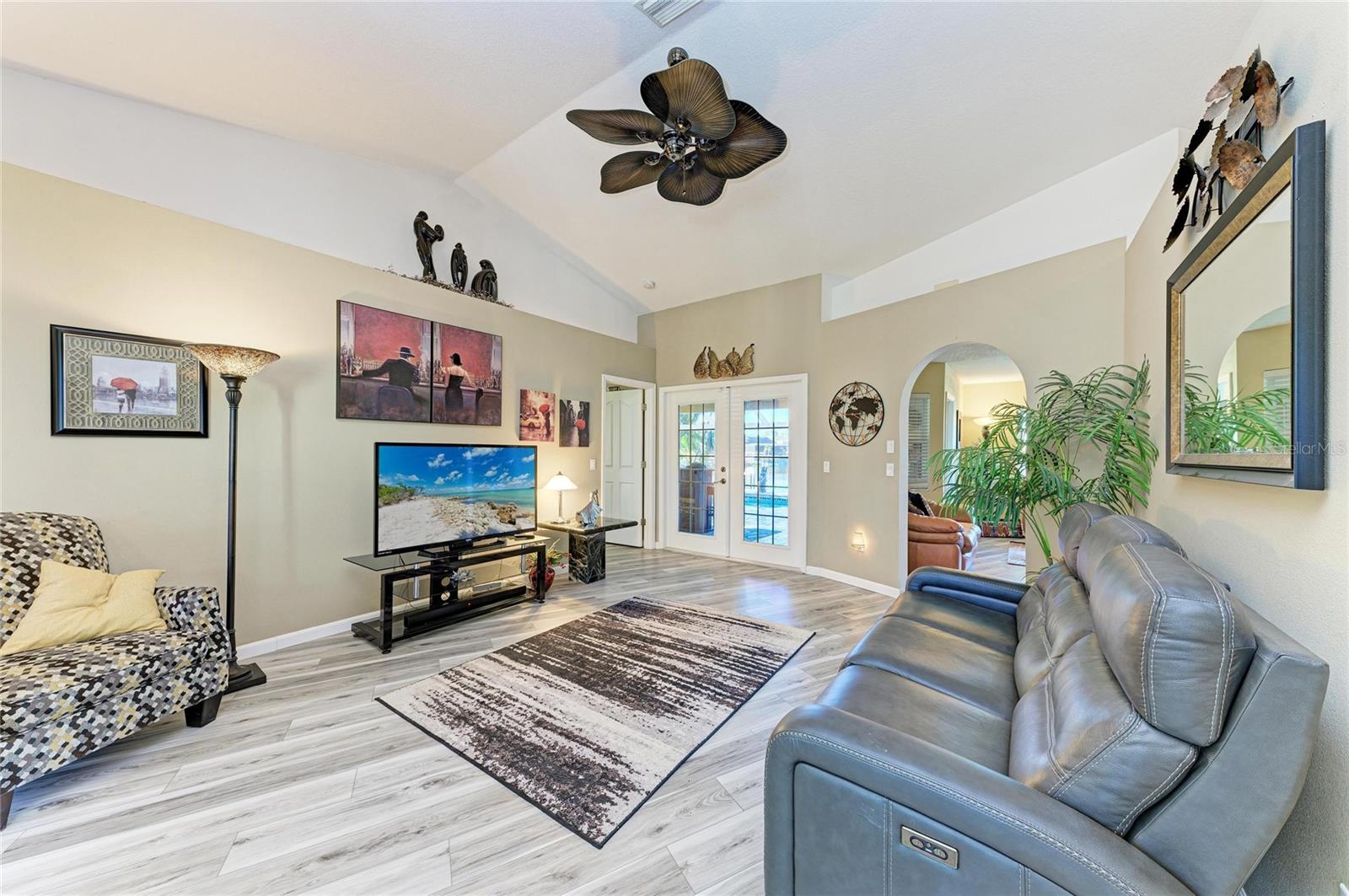 Image 14 of 61 For 14968 Lyneburg Avenue