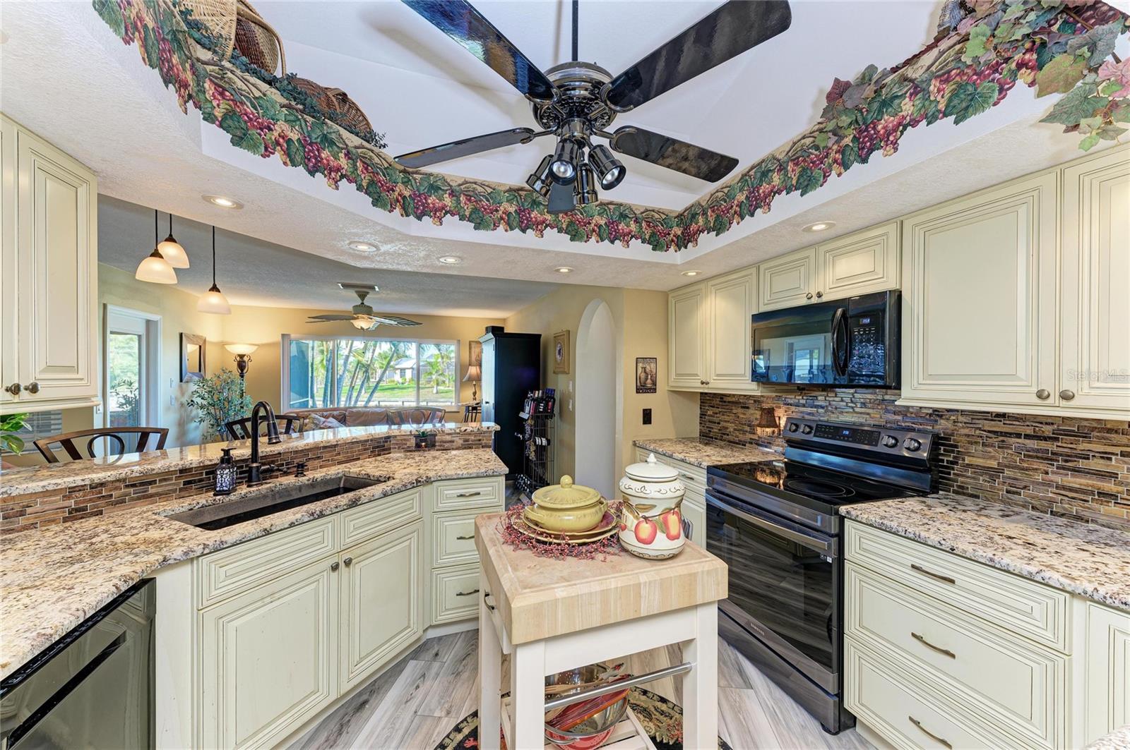 Image 16 of 61 For 14968 Lyneburg Avenue