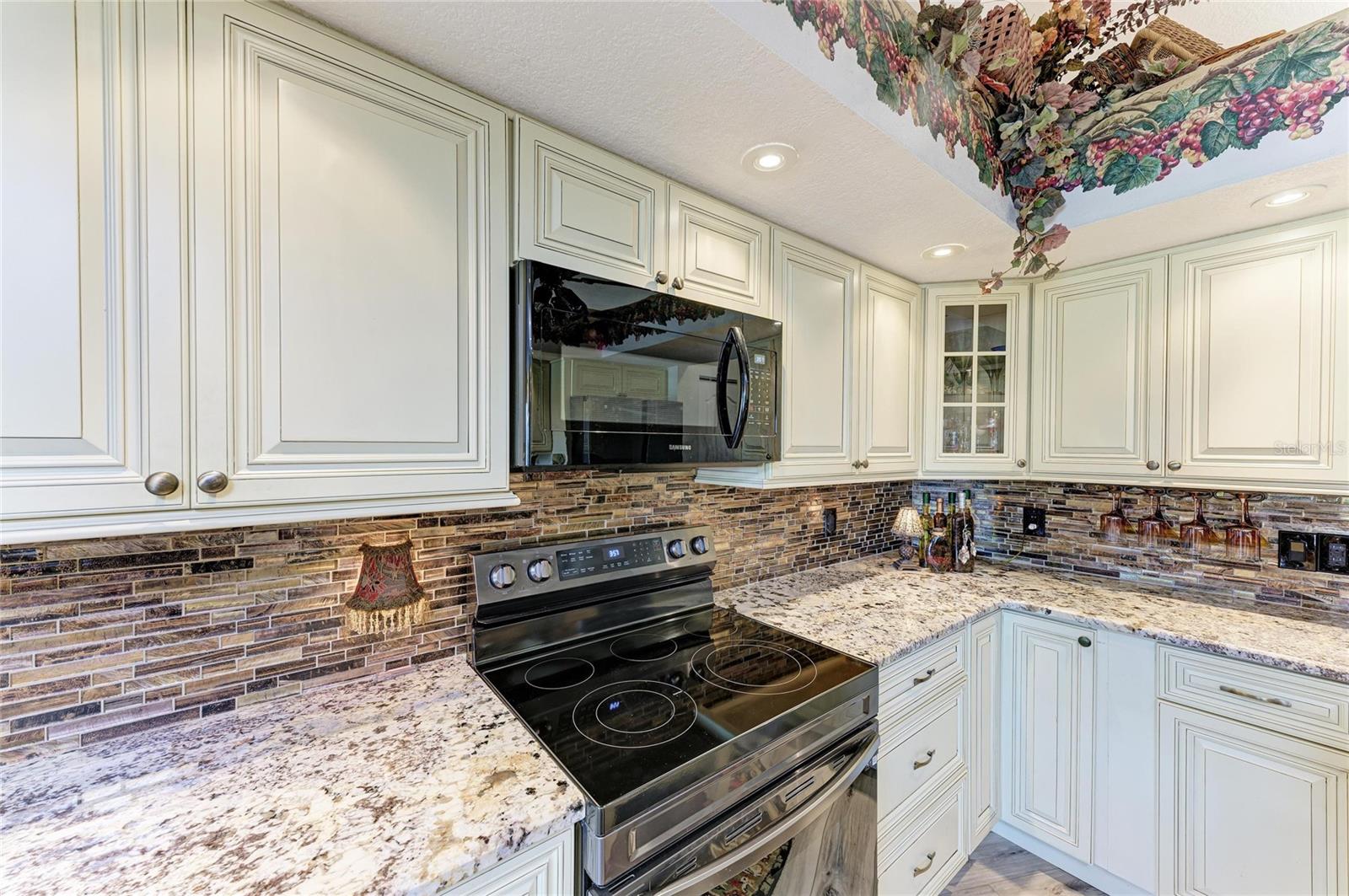 Image 19 of 61 For 14968 Lyneburg Avenue