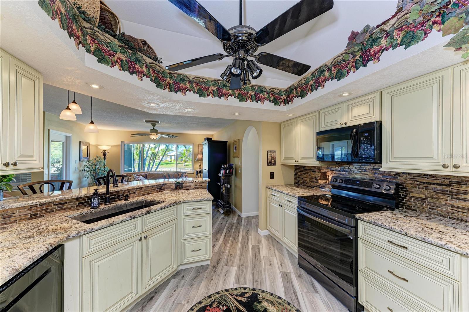 Image 21 of 61 For 14968 Lyneburg Avenue