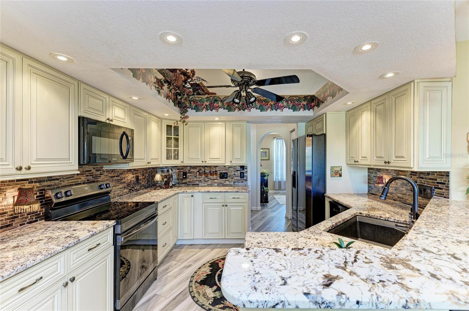 Image 22 of 61 For 14968 Lyneburg Avenue