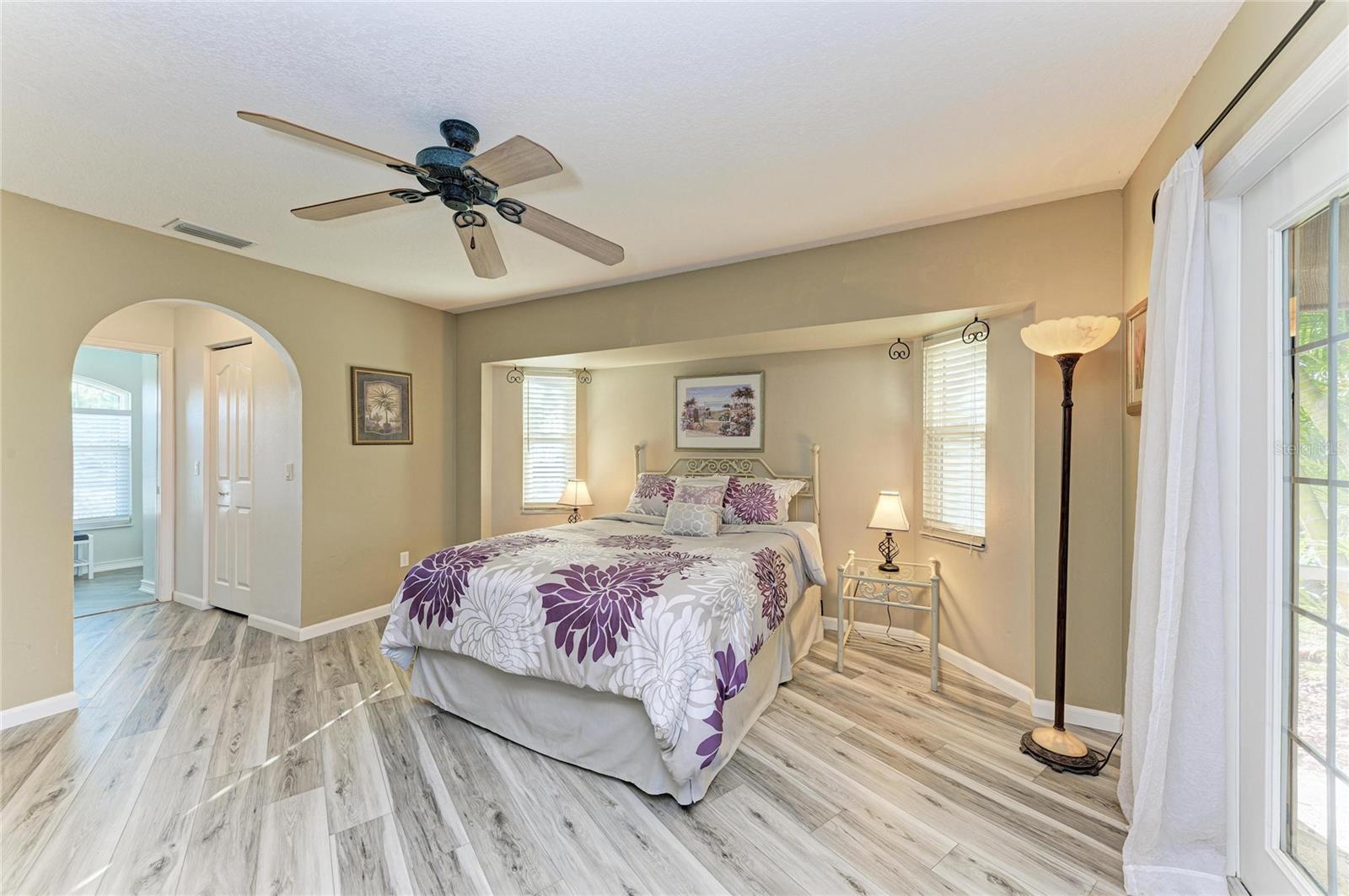 Image 28 of 61 For 14968 Lyneburg Avenue