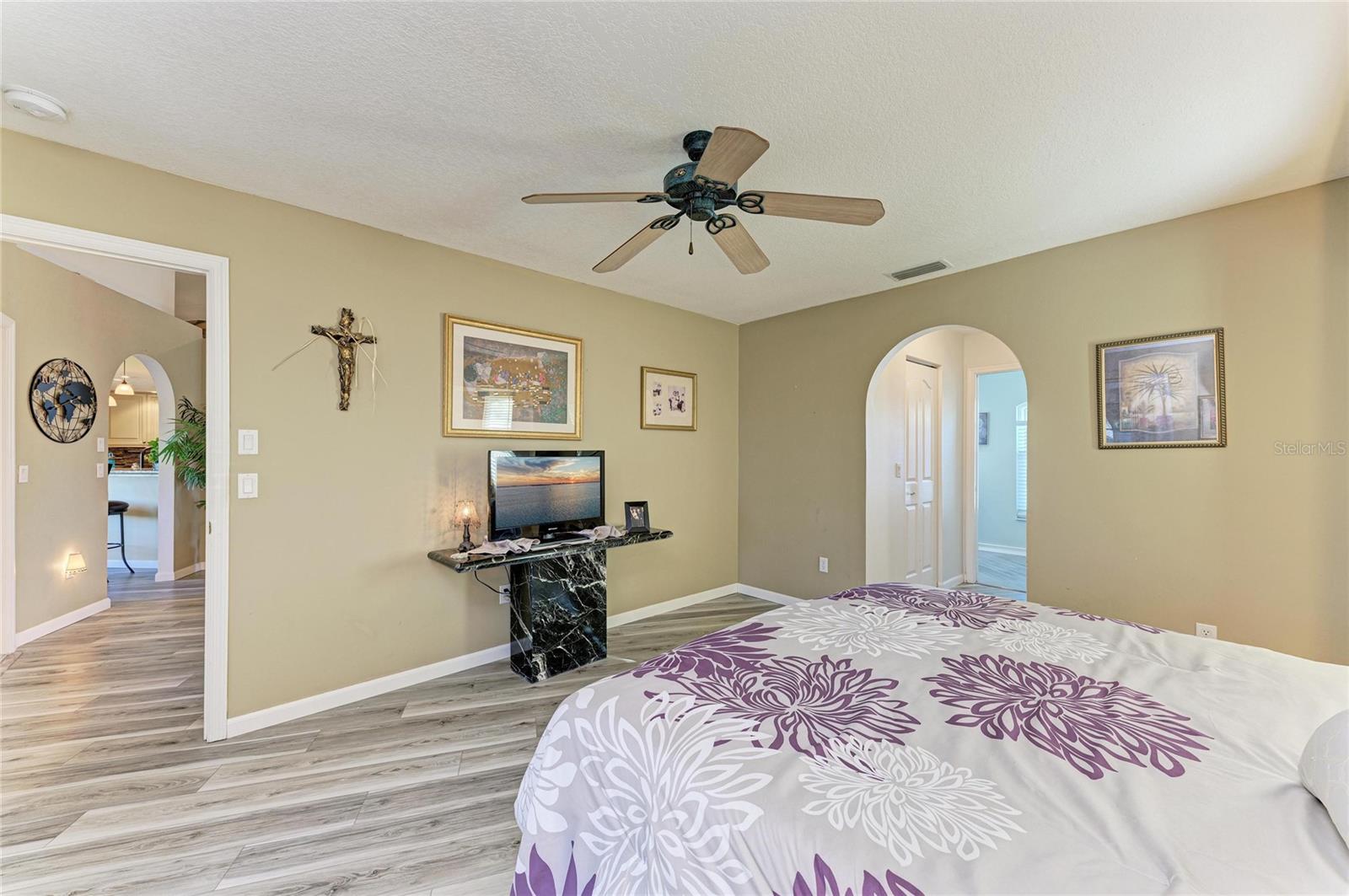 Image 29 of 61 For 14968 Lyneburg Avenue