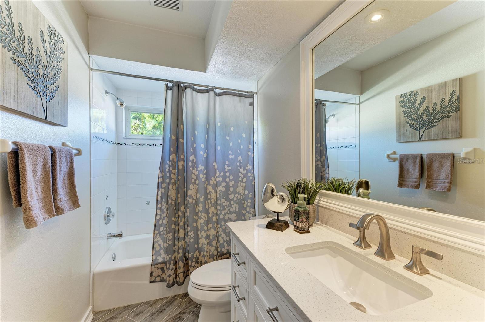 Image 36 of 61 For 14968 Lyneburg Avenue