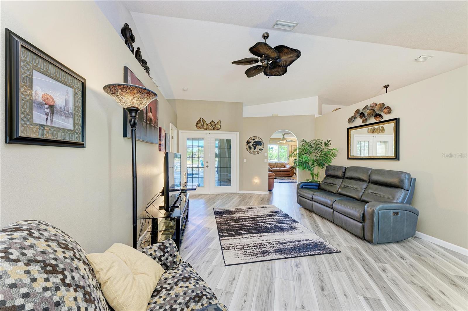 Image 9 of 61 For 14968 Lyneburg Avenue