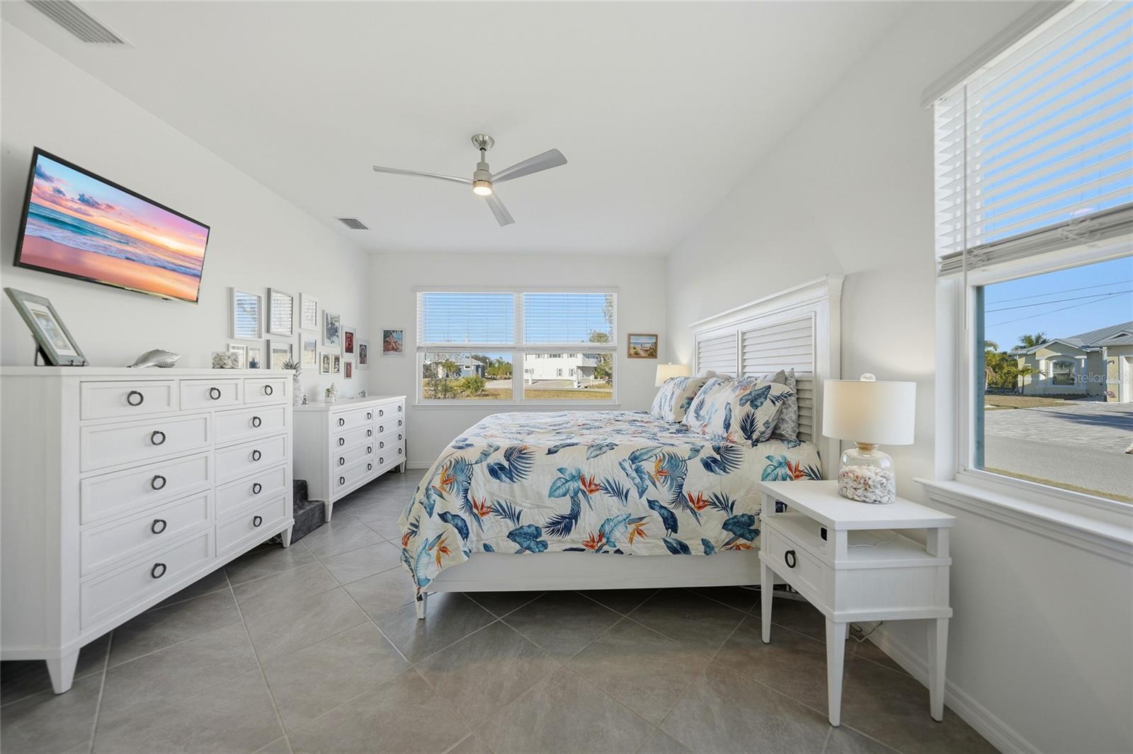 Image 19 of 62 For 9401 President Circle