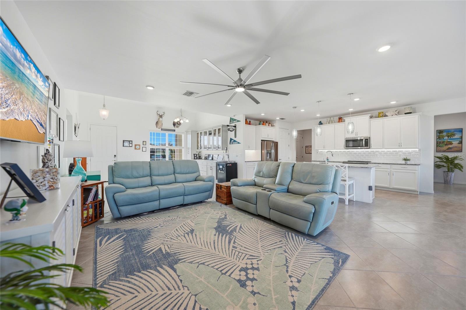 Image 4 of 62 For 9401 President Circle