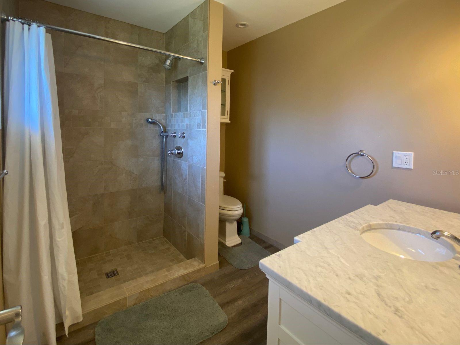 Image 14 of 22 For 10123 Bay Avenue