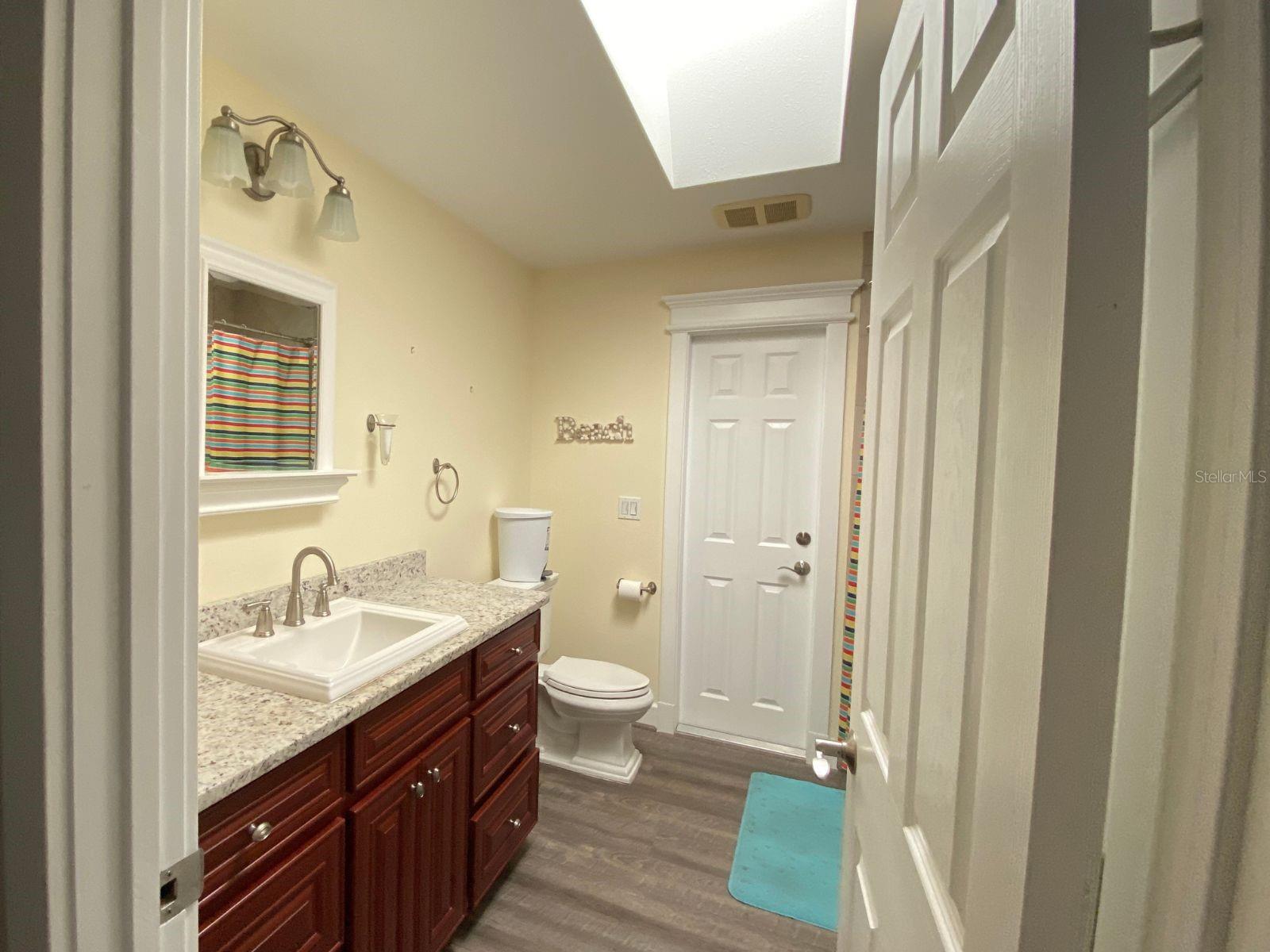 Image 17 of 22 For 10123 Bay Avenue