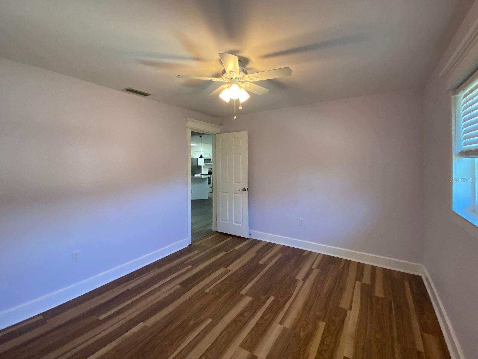 Image 19 of 22 For 10123 Bay Avenue