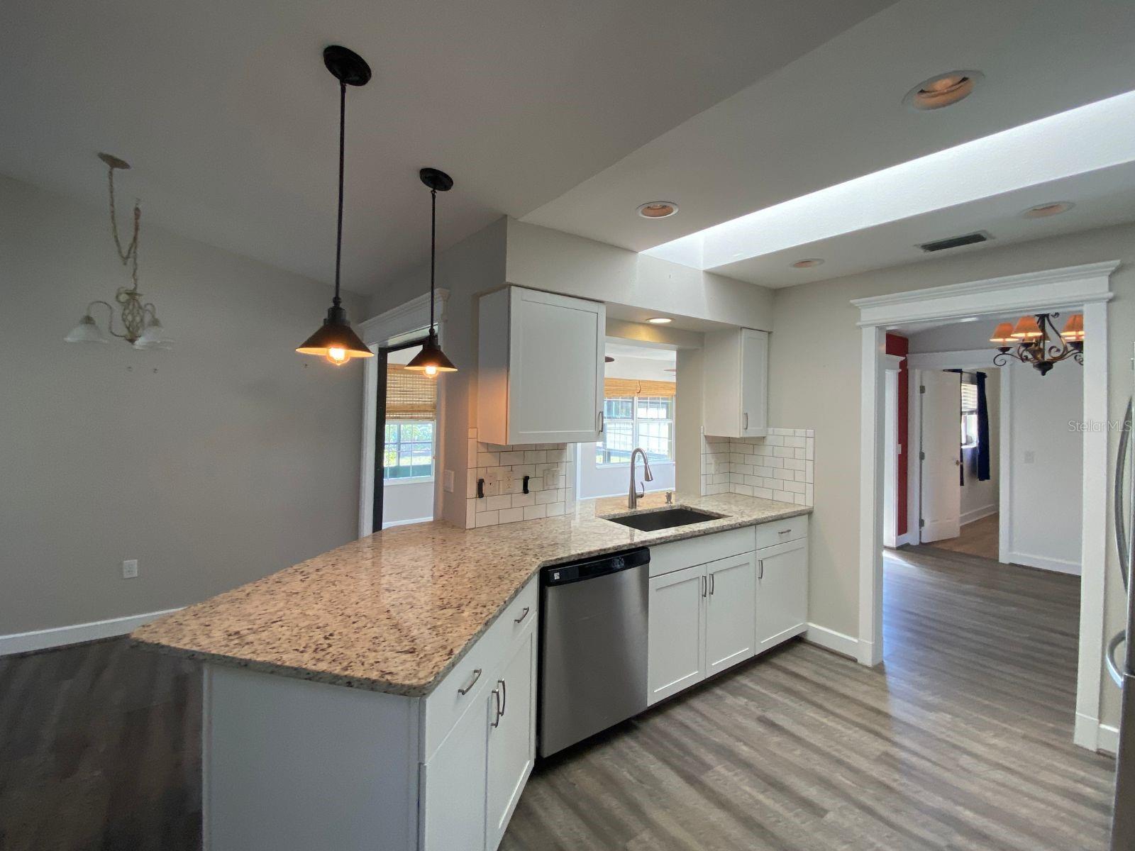 Image 5 of 22 For 10123 Bay Avenue