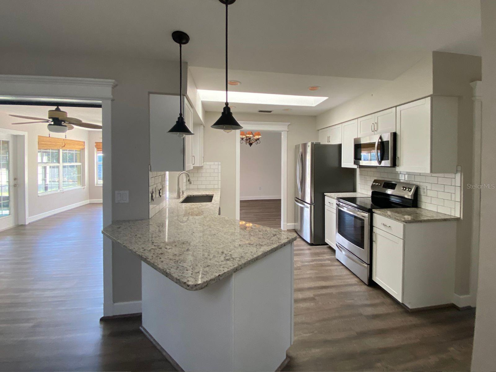 Image 6 of 22 For 10123 Bay Avenue