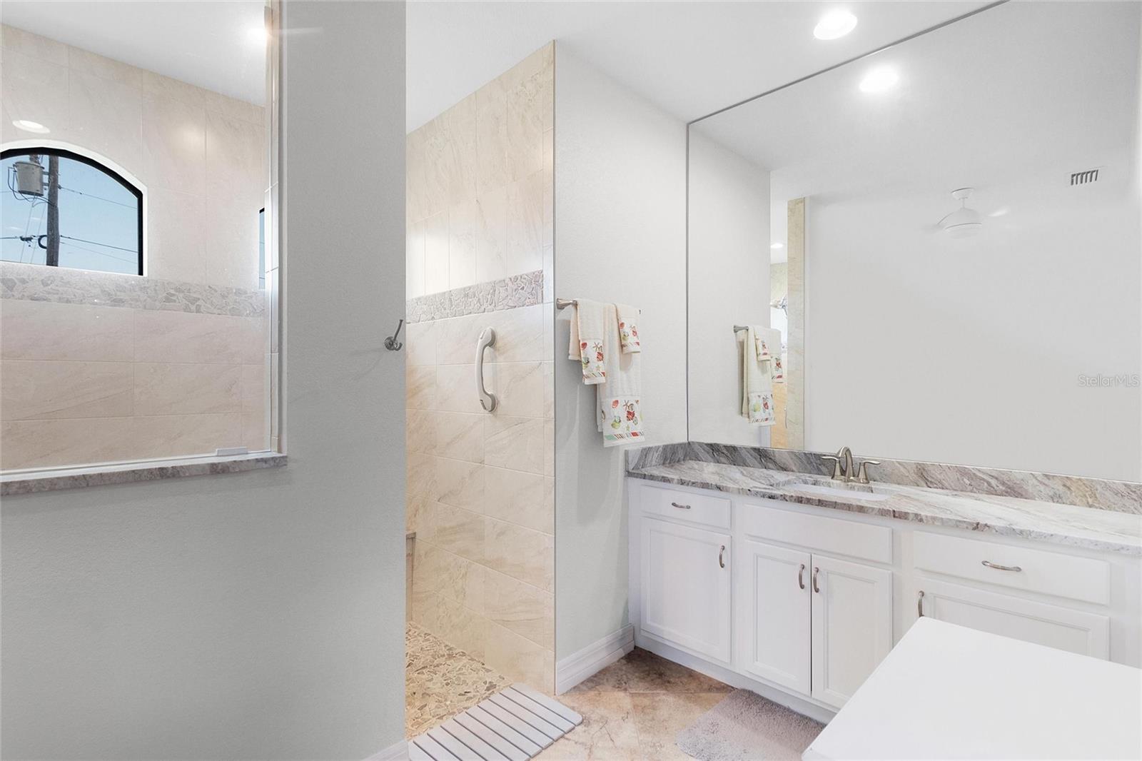 Image 5 of 39 For 15668 Autry Circle