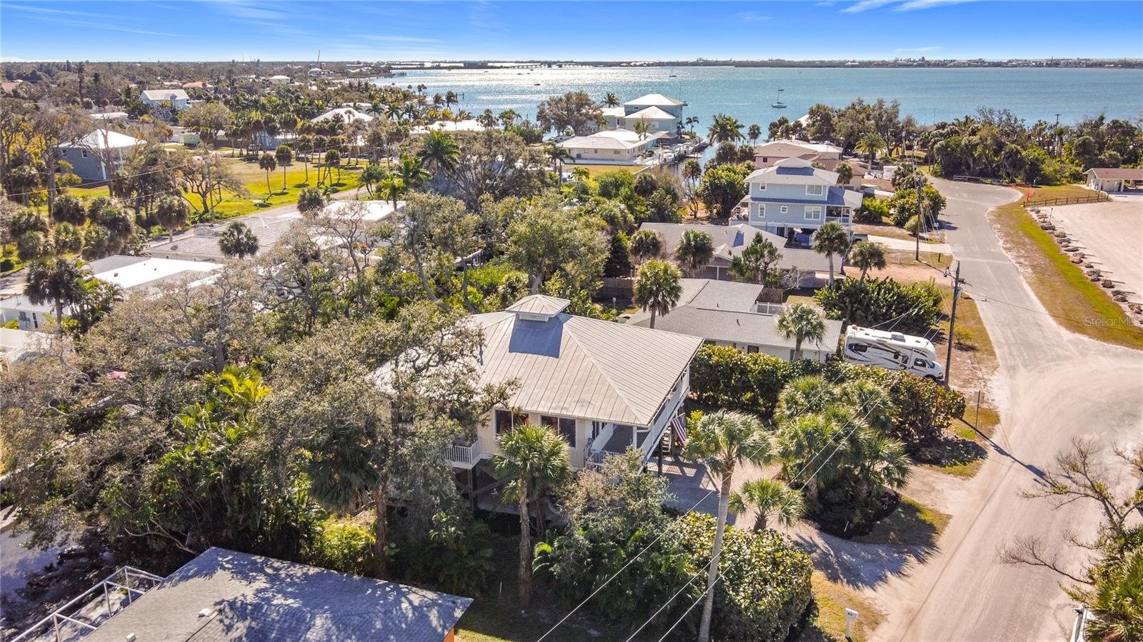 Image 4 of 46 For 211 Winson Avenue