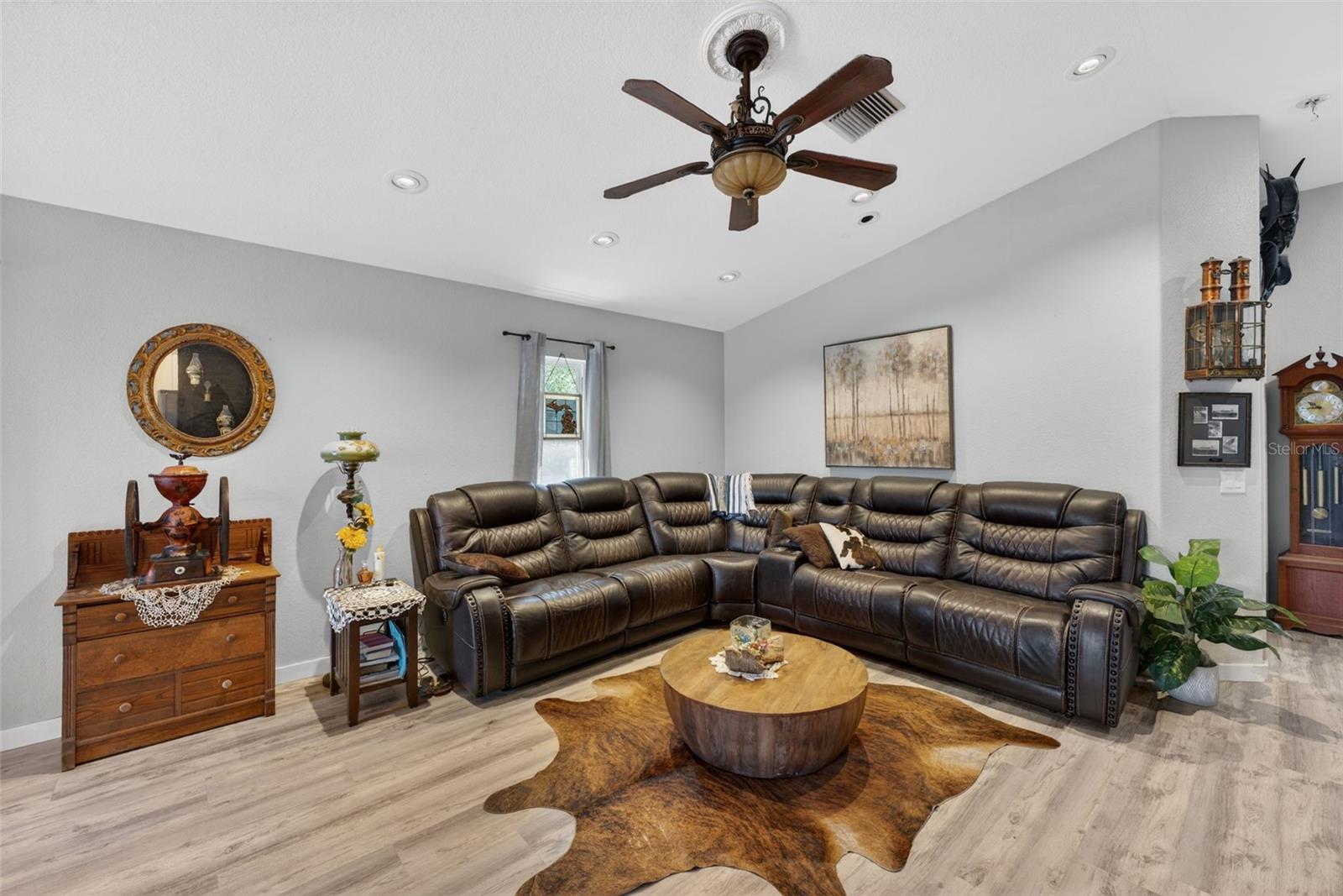 Listing photo id 9 for 113 Sesame Road W