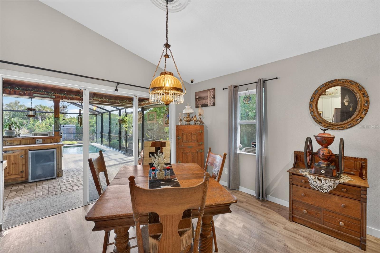 Listing photo id 10 for 113 Sesame Road W