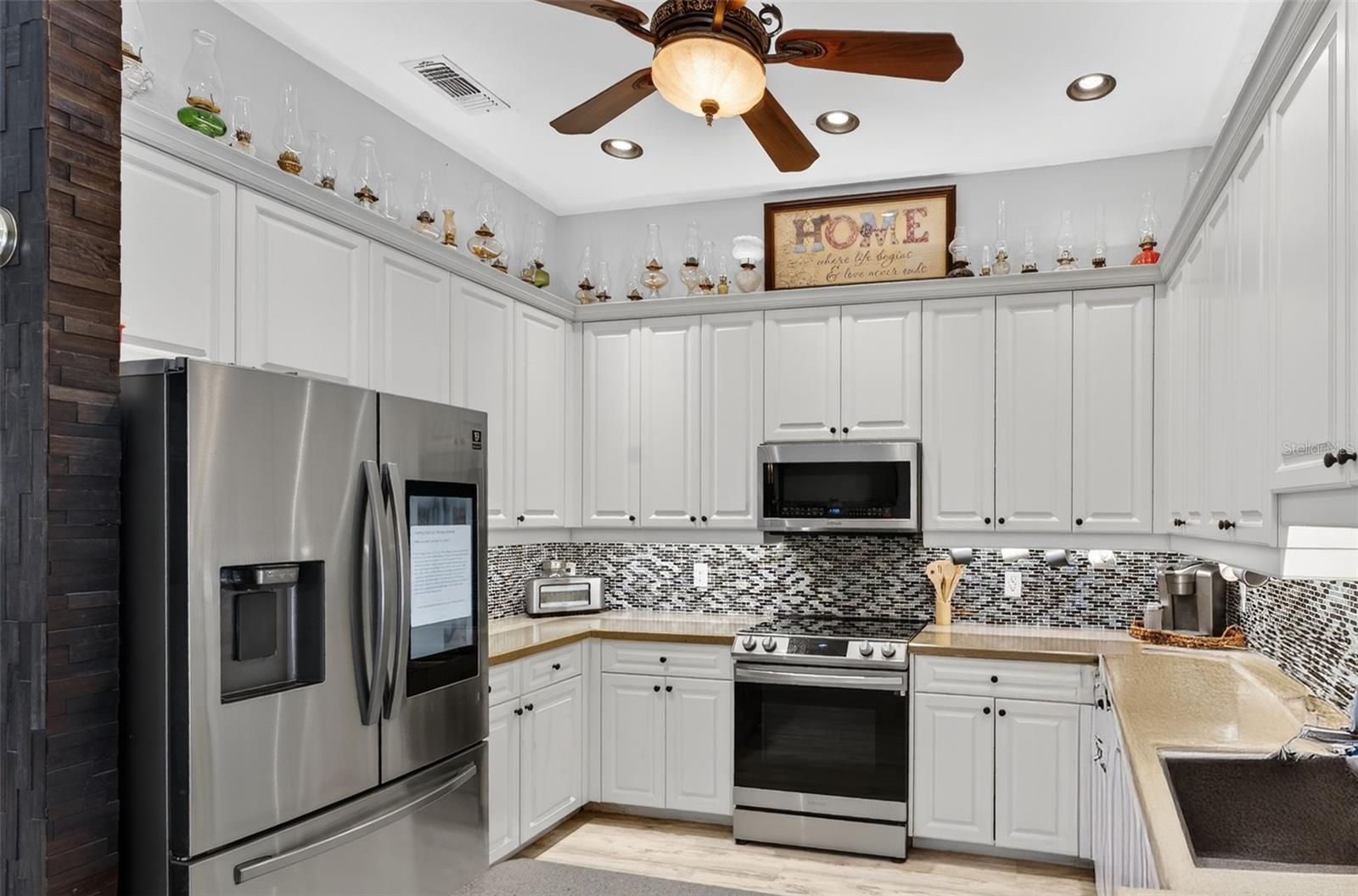 Listing photo id 13 for 113 Sesame Road W