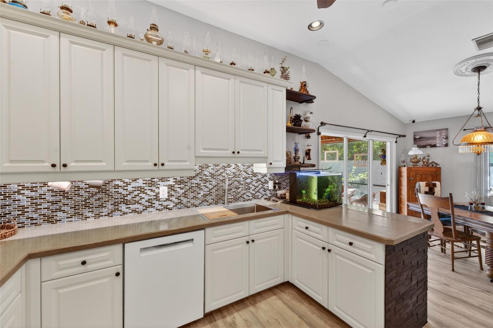 Listing photo id 14 for 113 Sesame Road W