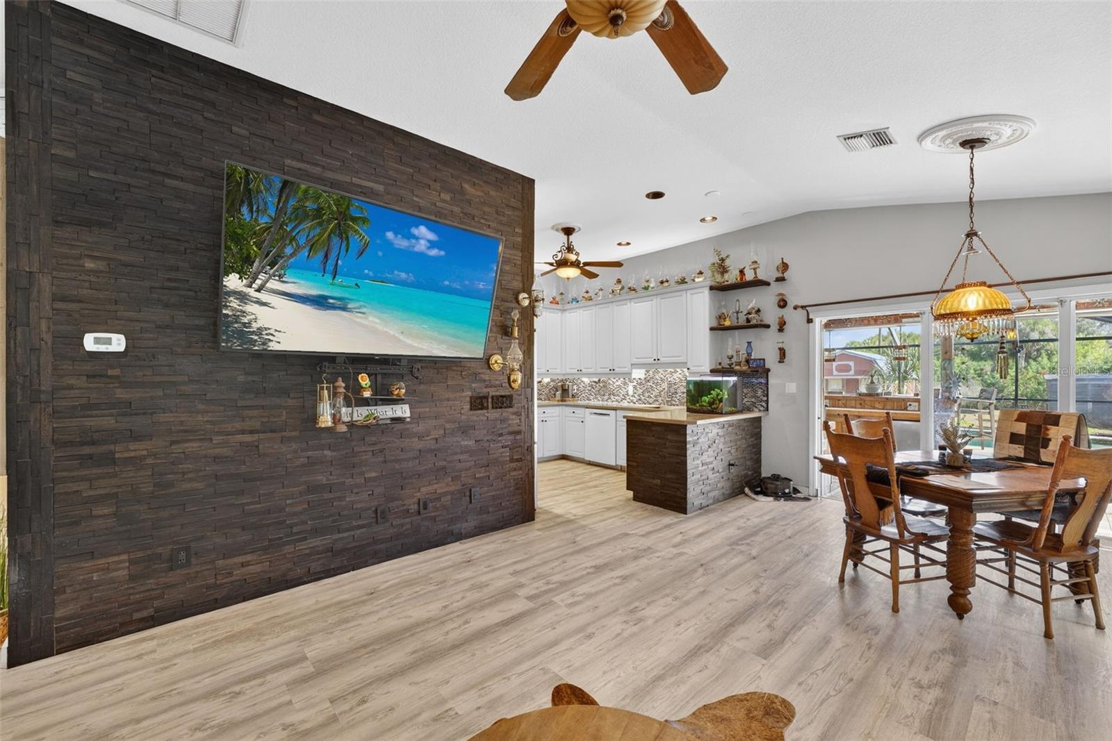 Listing photo id 7 for 113 Sesame Road W