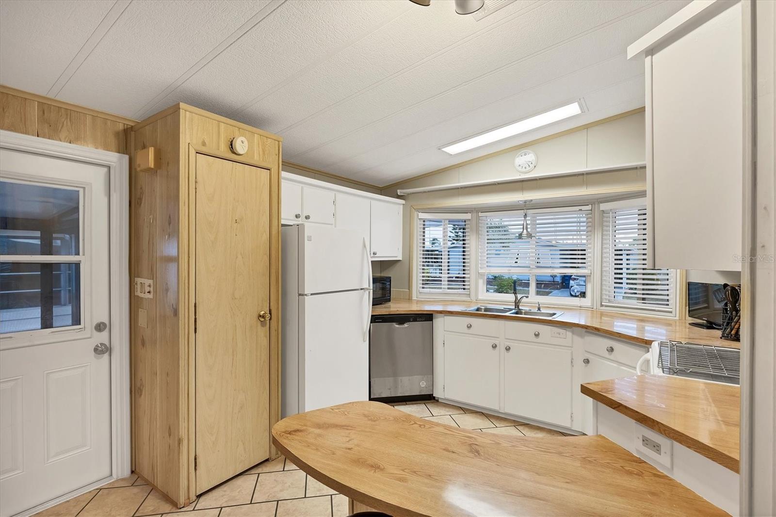 Image 16 of 41 For 745 Portwine Court