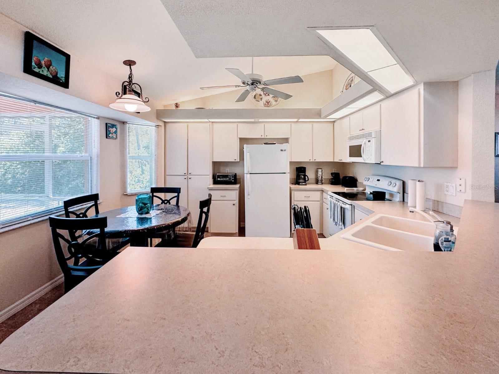 Image 4 of 11 For 18353 Grace Avenue