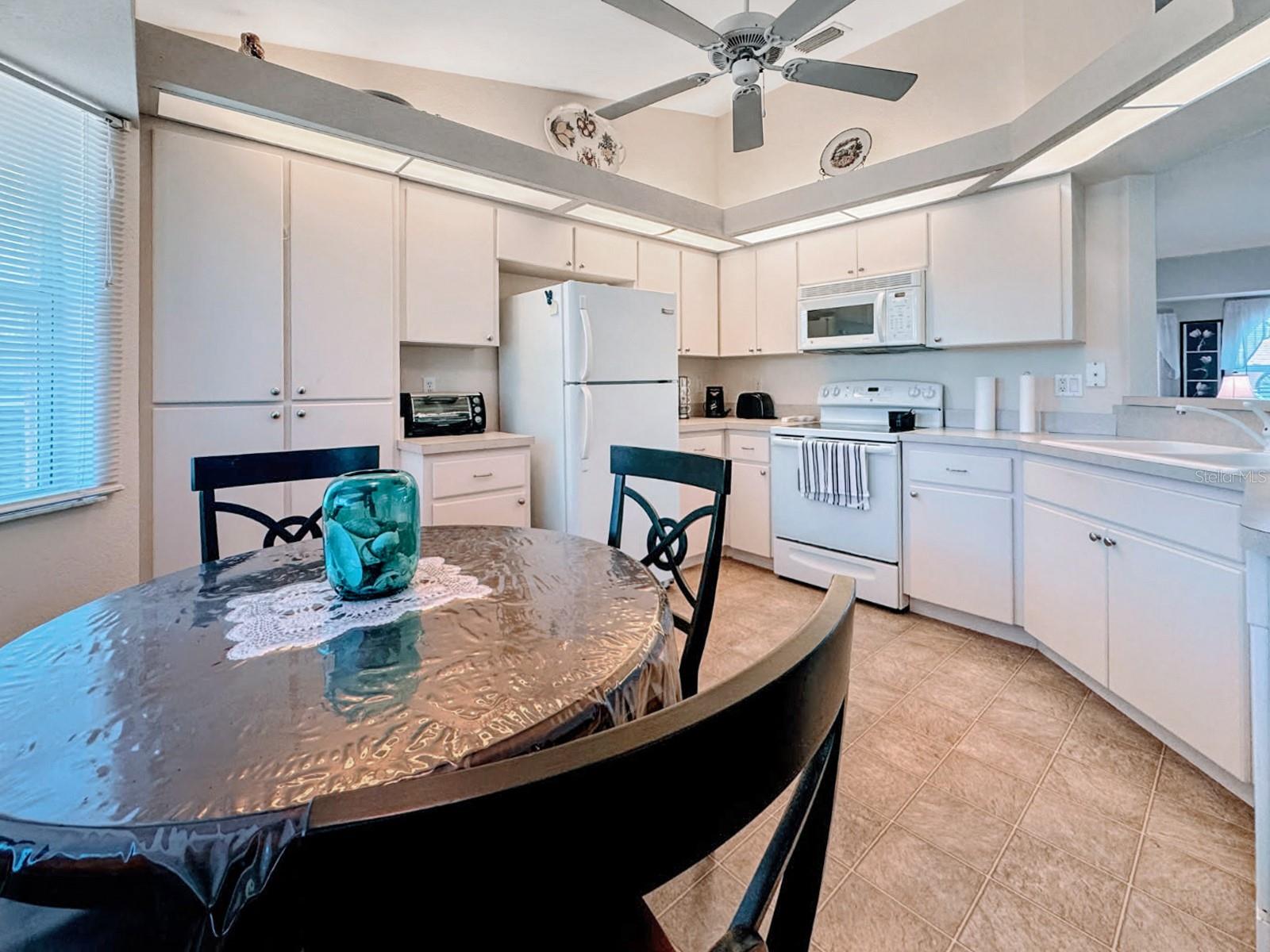 Image 5 of 11 For 18353 Grace Avenue