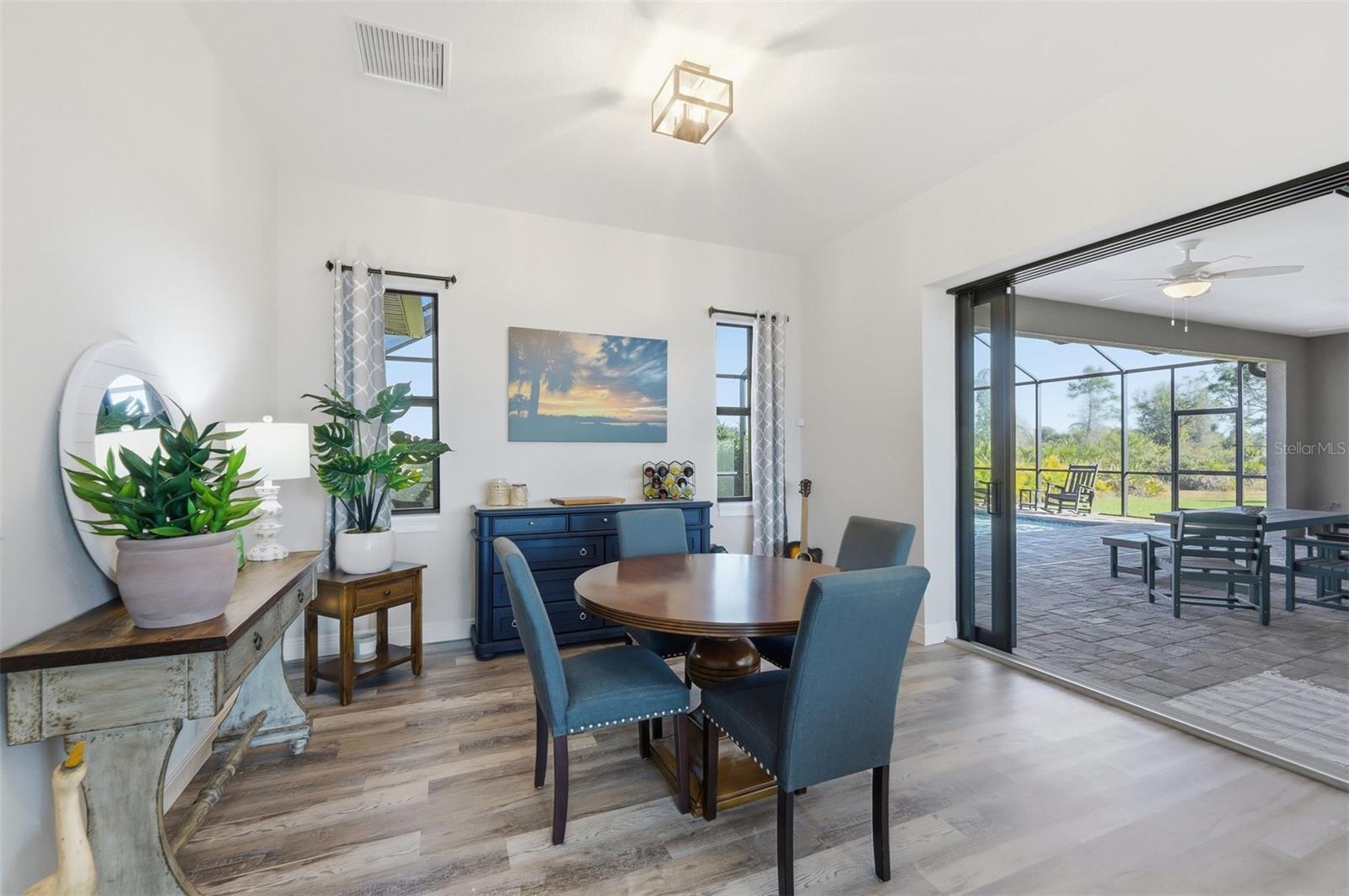 Listing photo id 11 for 5 Aye Court 