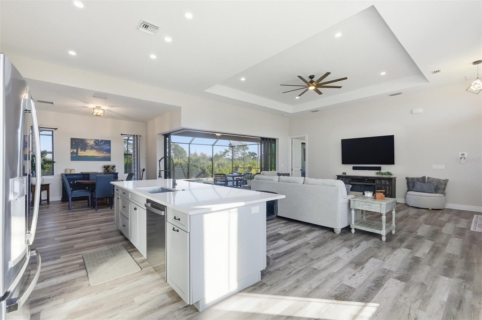 Listing photo id 16 for 5 Aye Court 