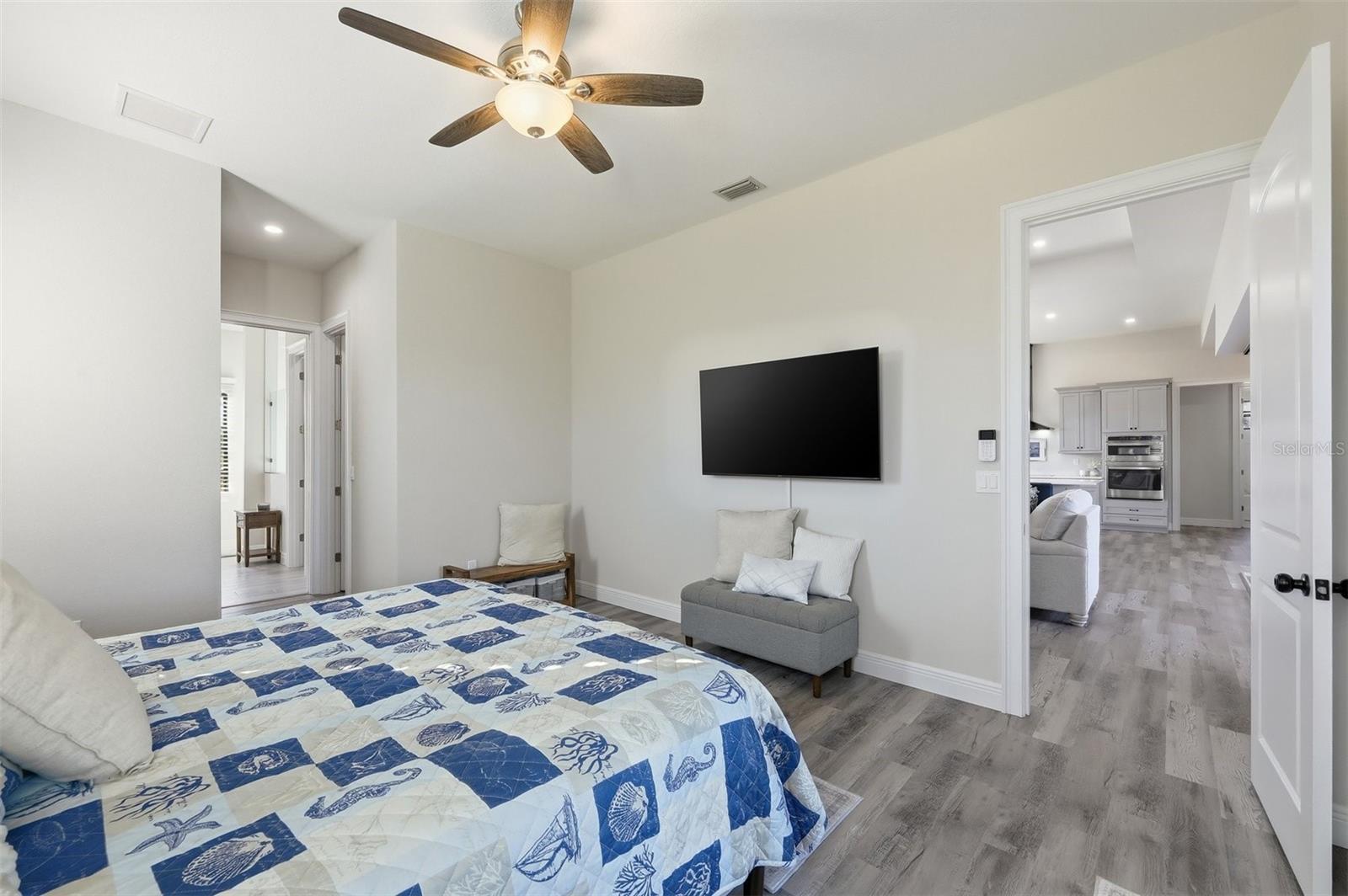 Listing photo id 23 for 5 Aye Court 