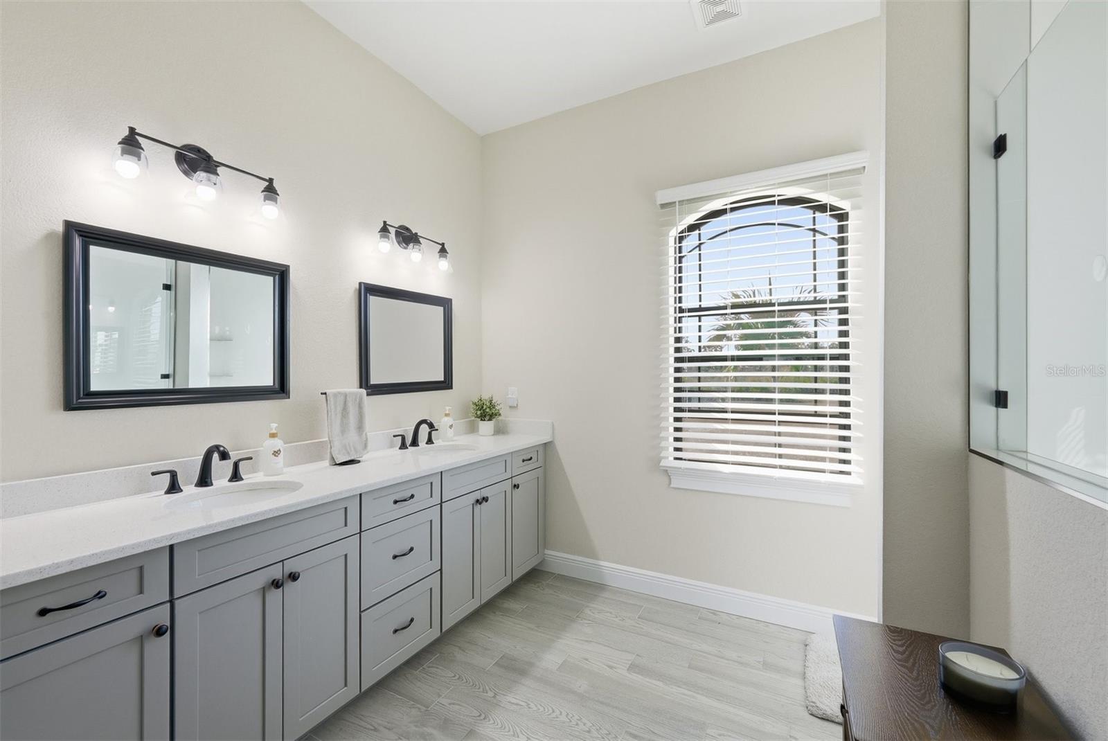 Listing photo id 26 for 5 Aye Court 