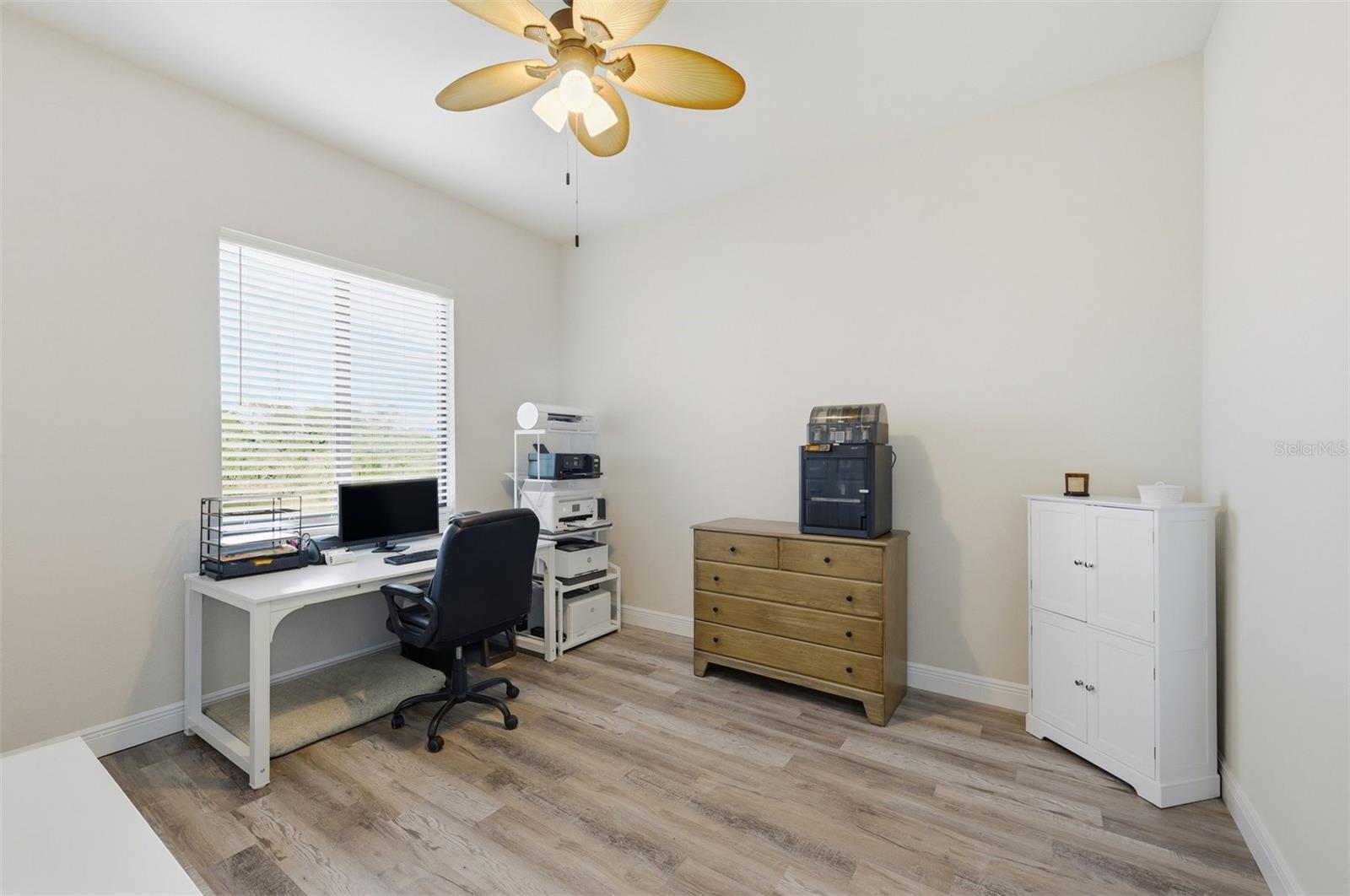 Listing photo id 32 for 5 Aye Court 