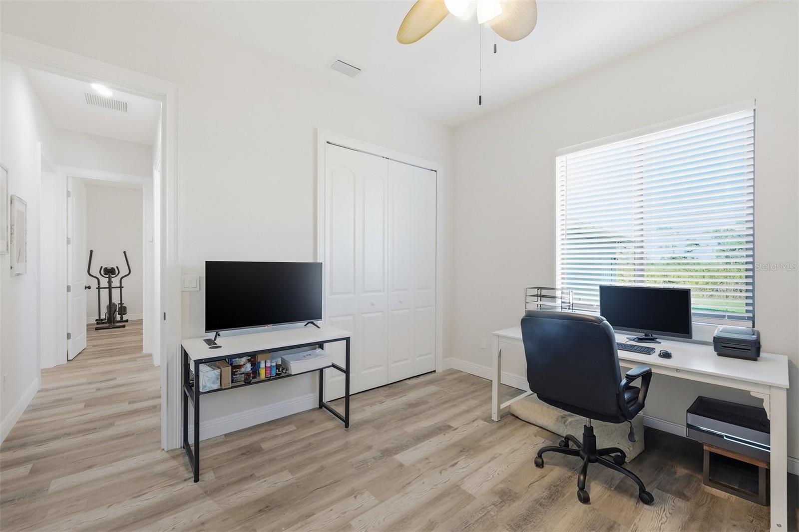 Listing photo id 33 for 5 Aye Court 