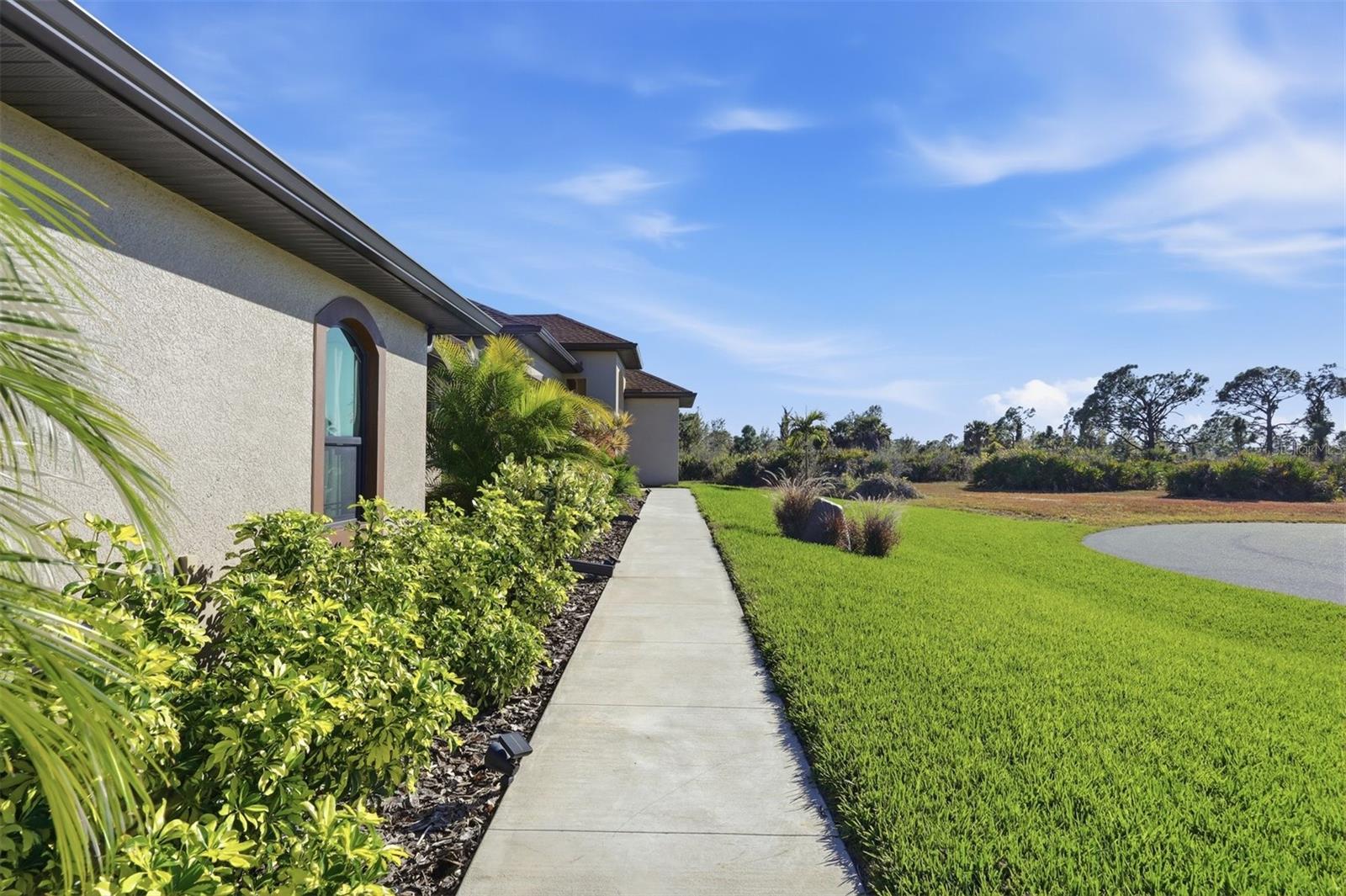 Listing photo id 50 for 5 Aye Court 