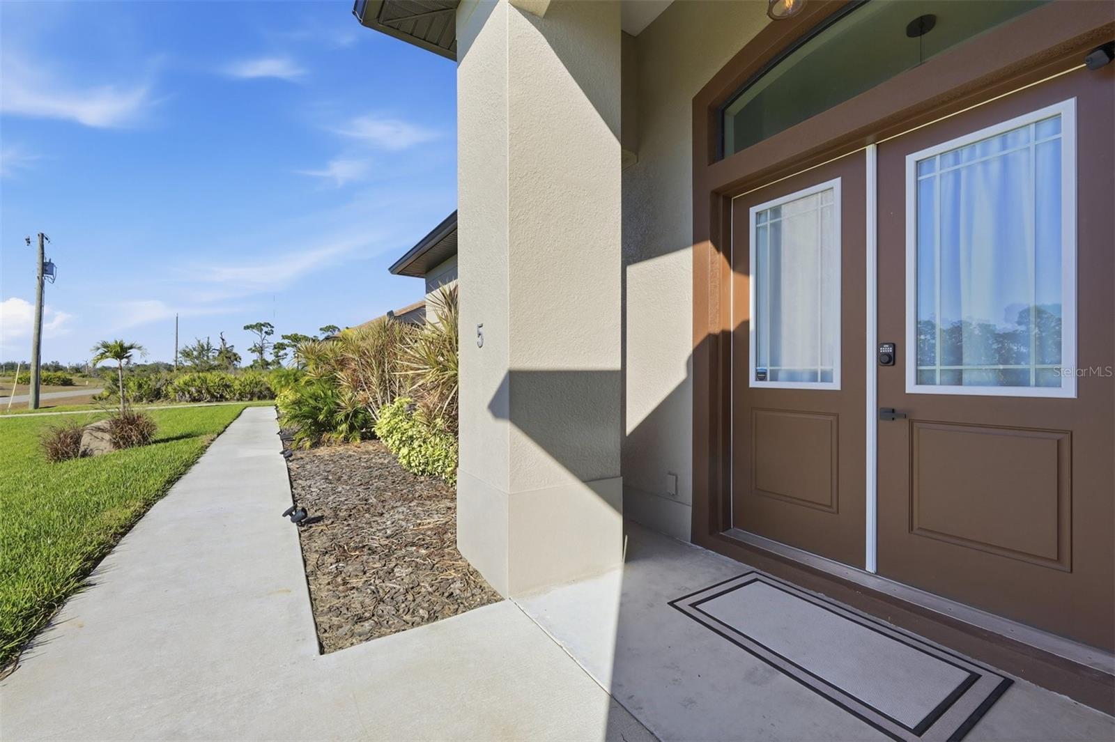 Listing photo id 6 for 5 Aye Court 