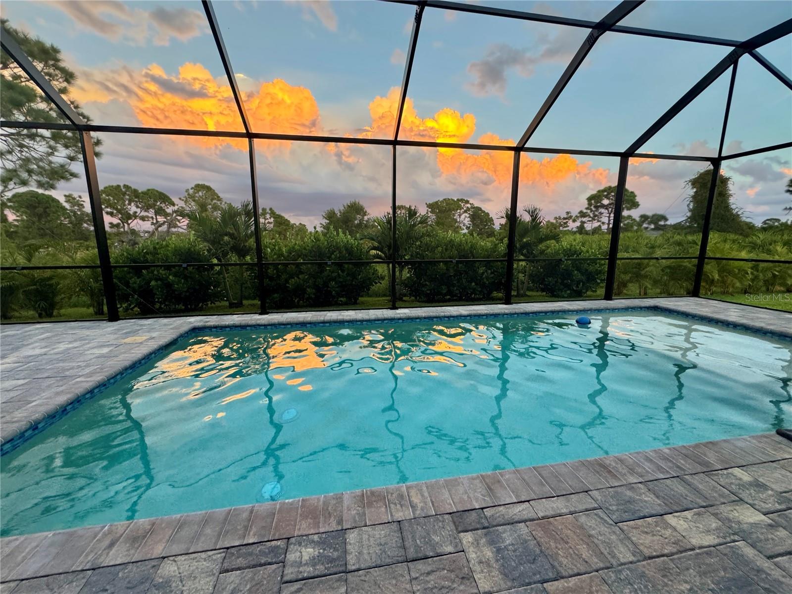 Listing photo id 78 for 5 Aye Court 