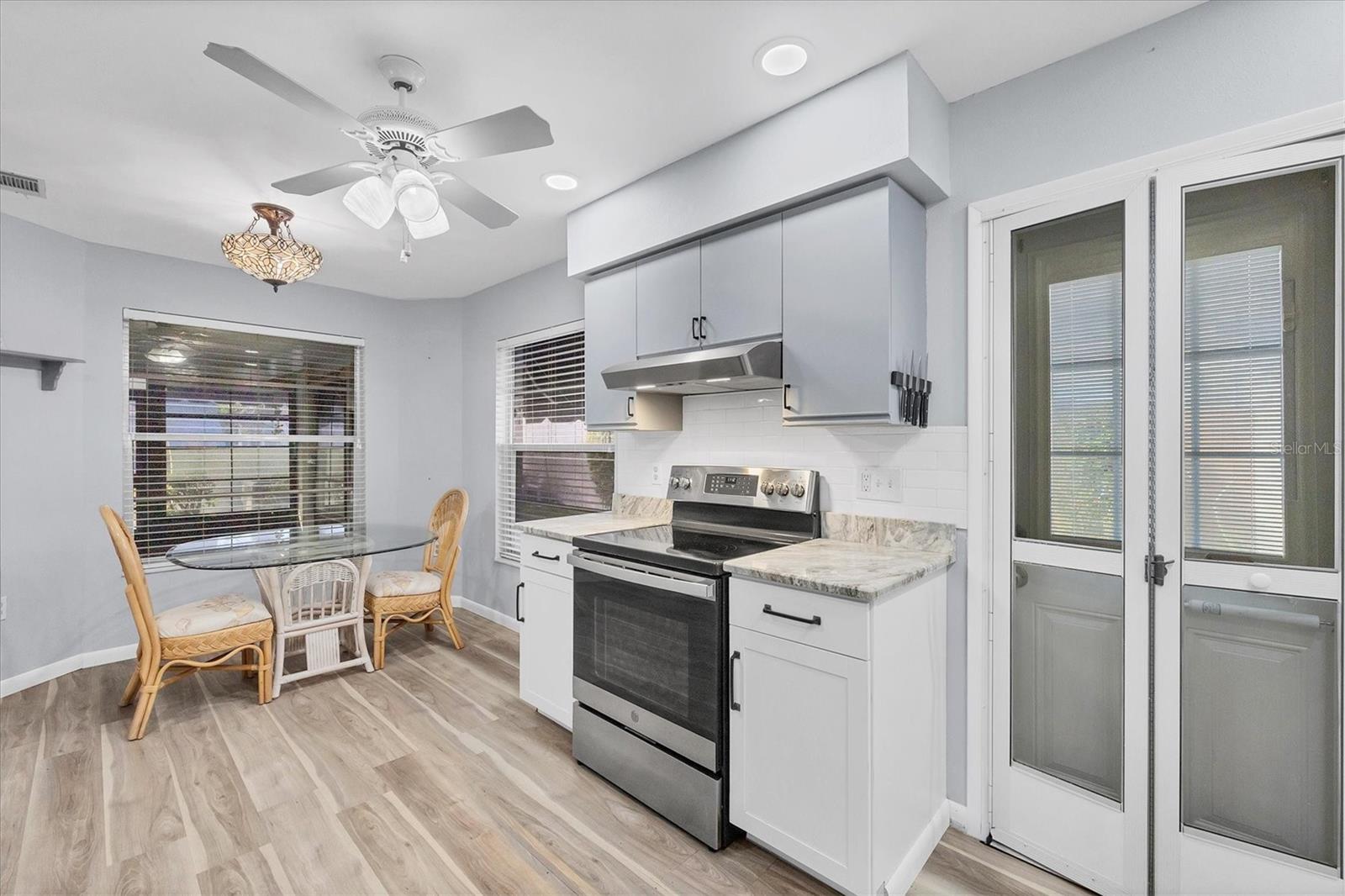 Image 23 of 56 For 687 Linden Drive