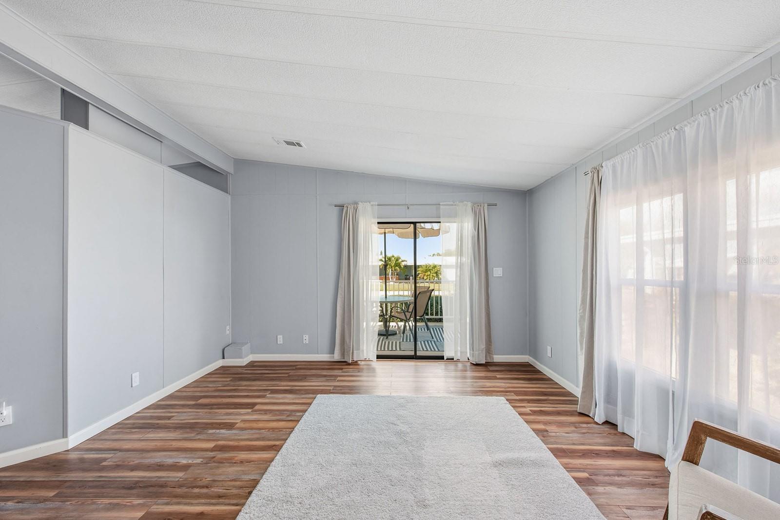 Image 19 of 43 For 707 Tangerine Woods Boulevard