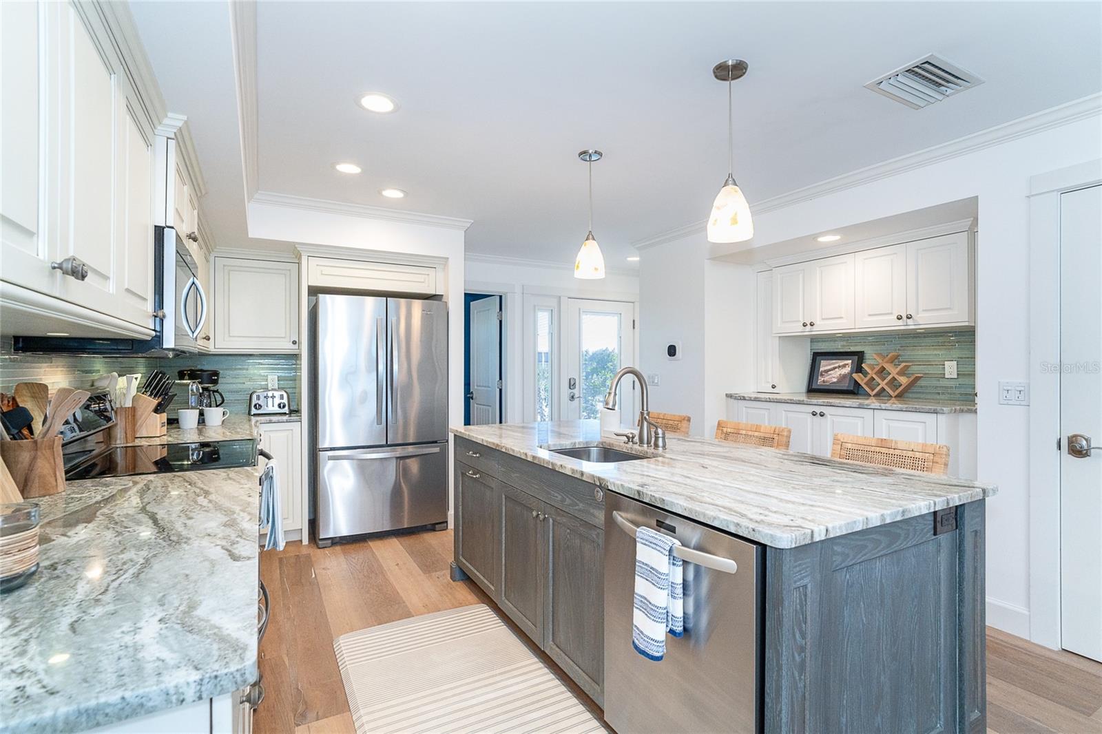 Image 12 of 68 For 301 Gulf Boulevard 25