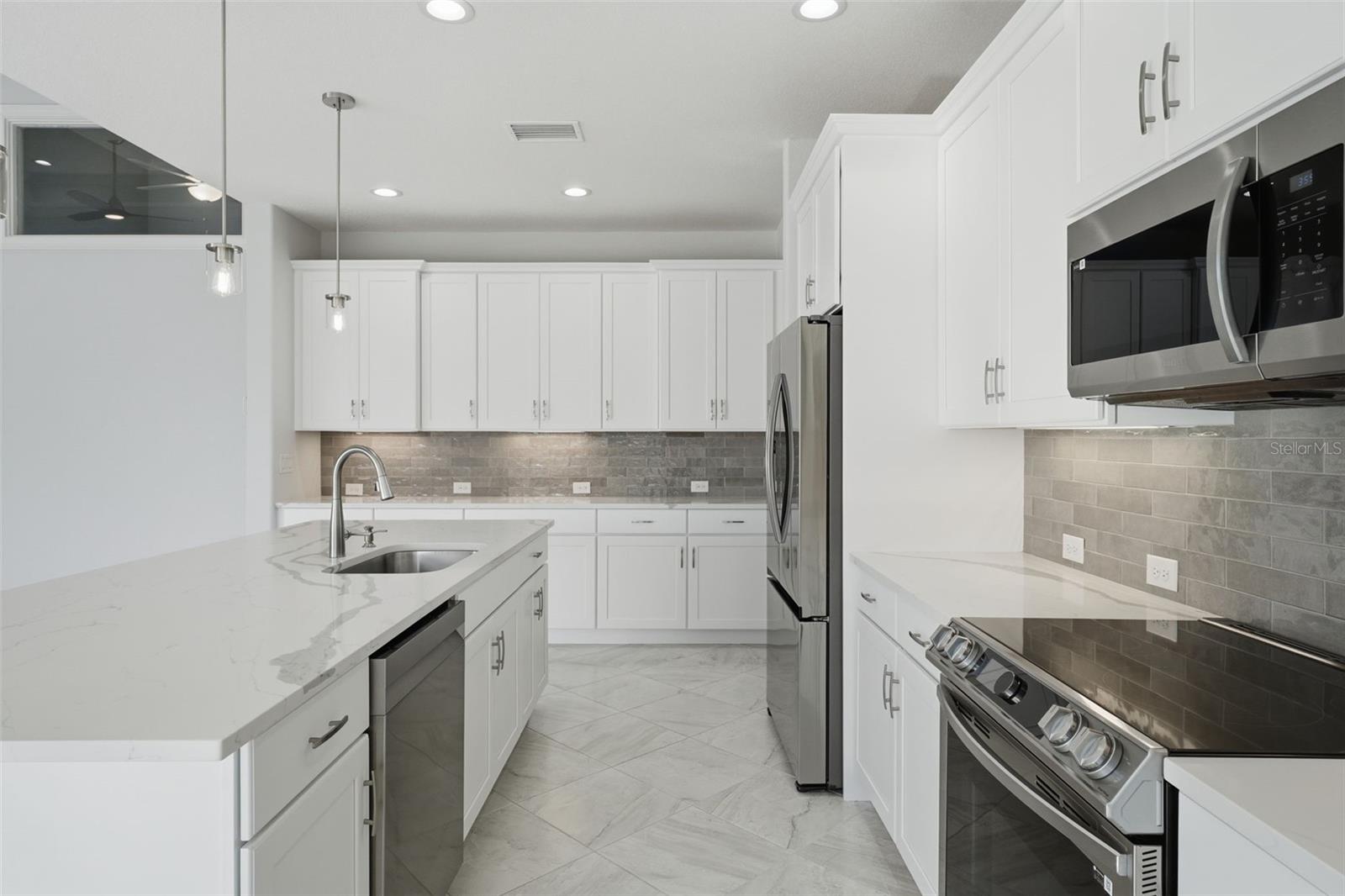 Image 14 of 55 For 15730 Viscount Circle