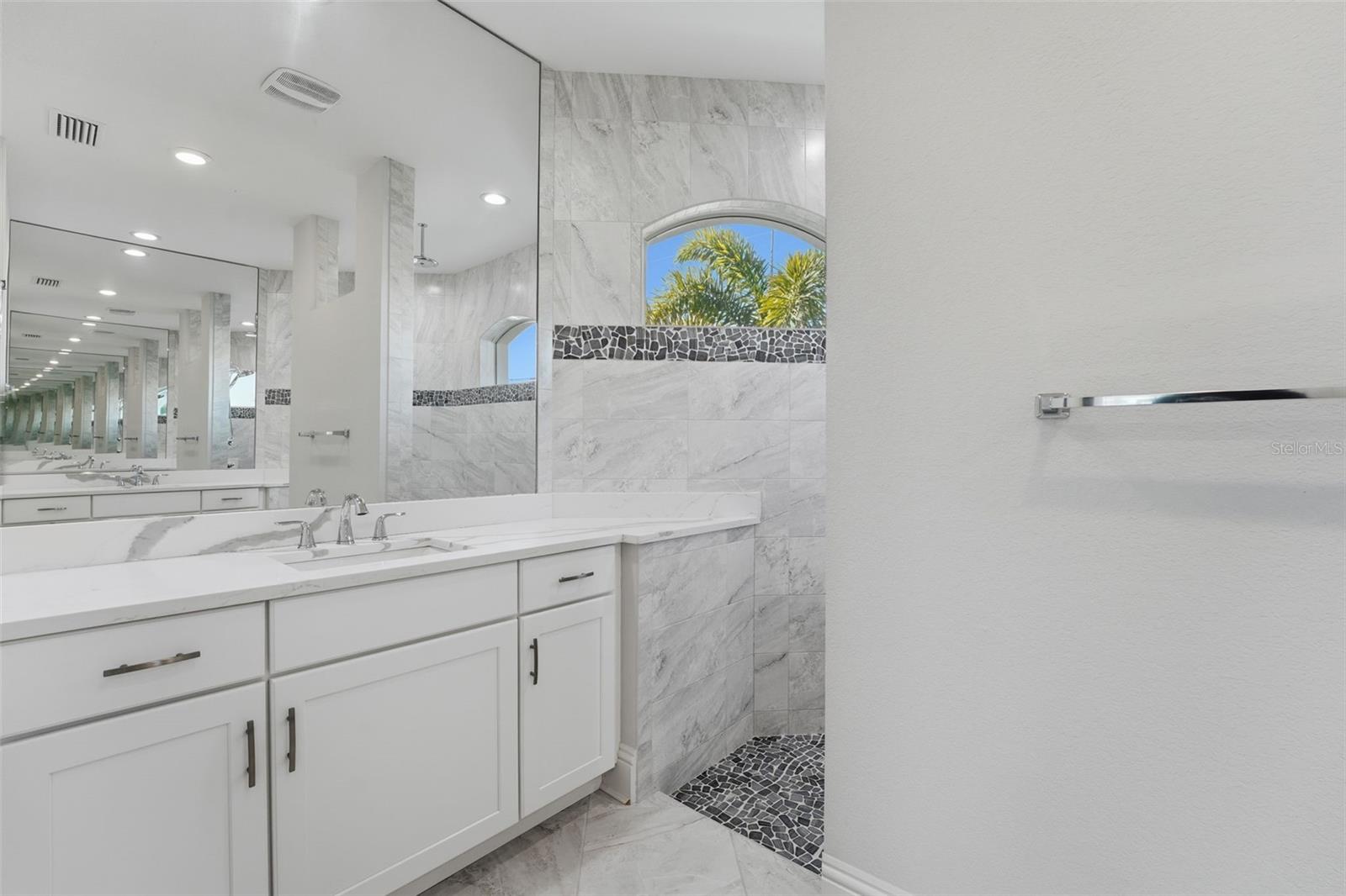 Image 28 of 55 For 15730 Viscount Circle