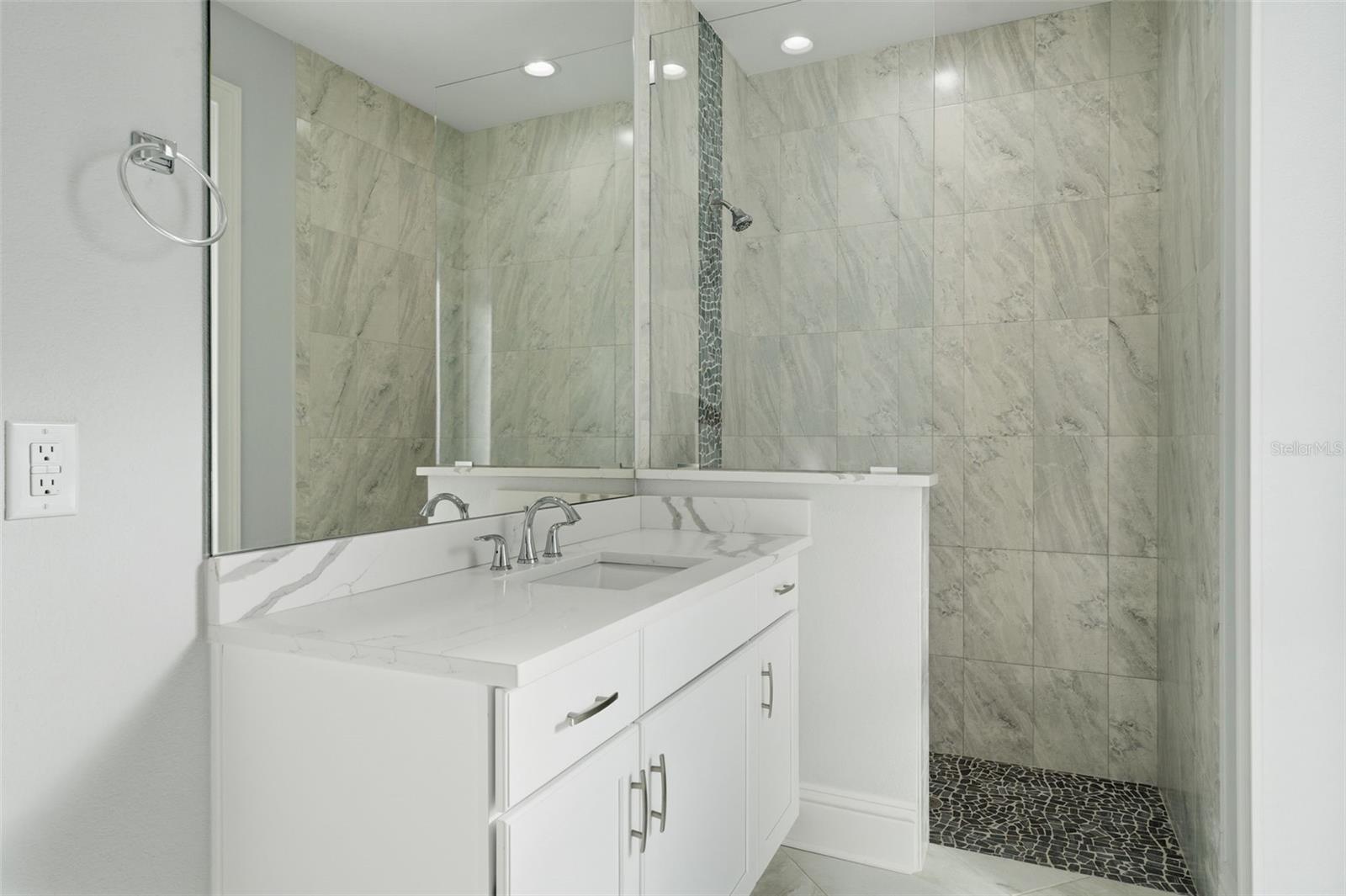 Image 32 of 55 For 15730 Viscount Circle