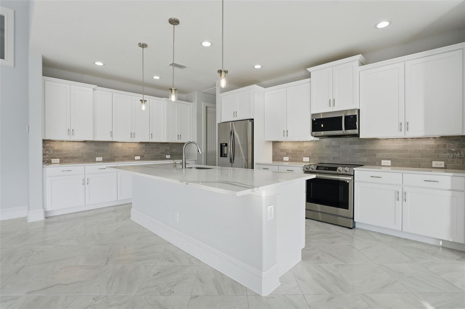 Image 5 of 55 For 15730 Viscount Circle